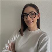 Profesora titulada en Biología Sanitaria que imparte clases a alumnos de primaria y ESO